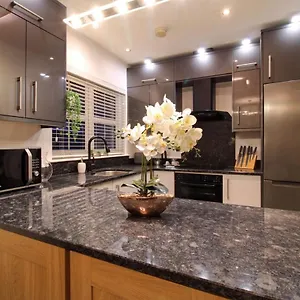  Apartment 2 Bed House, Office, Wi-fi, Free Parking